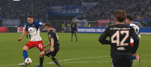 半场：拜仁1-1汉堡，法比奥-维埃拉点射，凯恩扳平